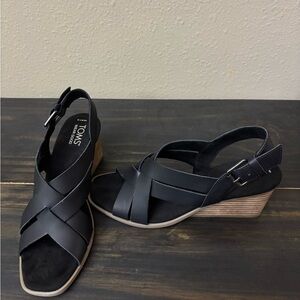 TOMS Women's Black Strappy Wedge Sandals